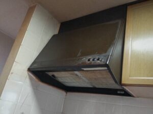茨城キッチン取付け隊　プロペラファンフード取替　施工前